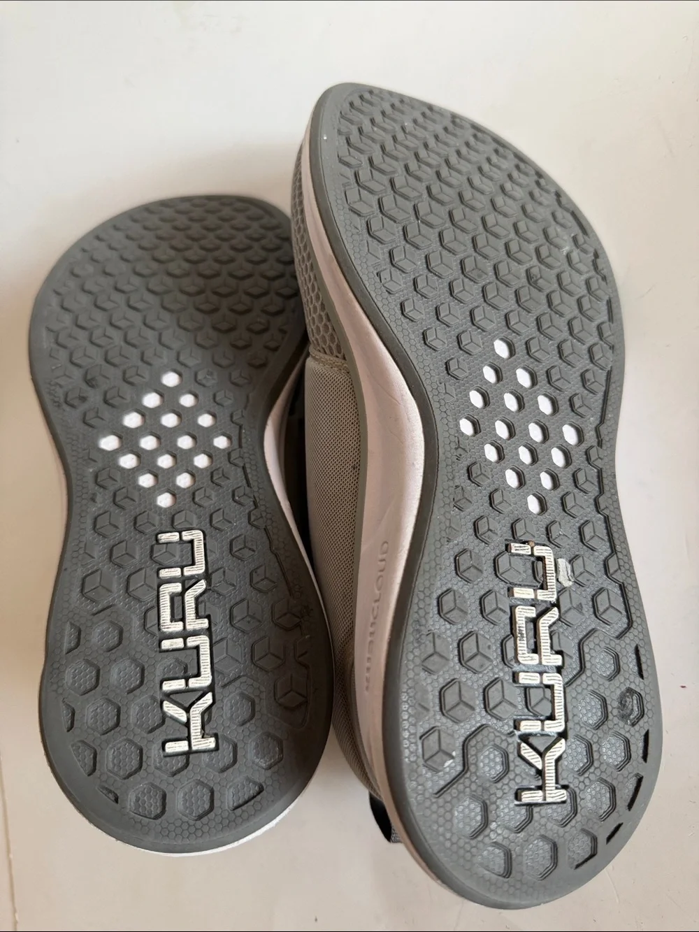 KURU Atom Womens Cloud Gray Athletic Casual Sneaker size 7